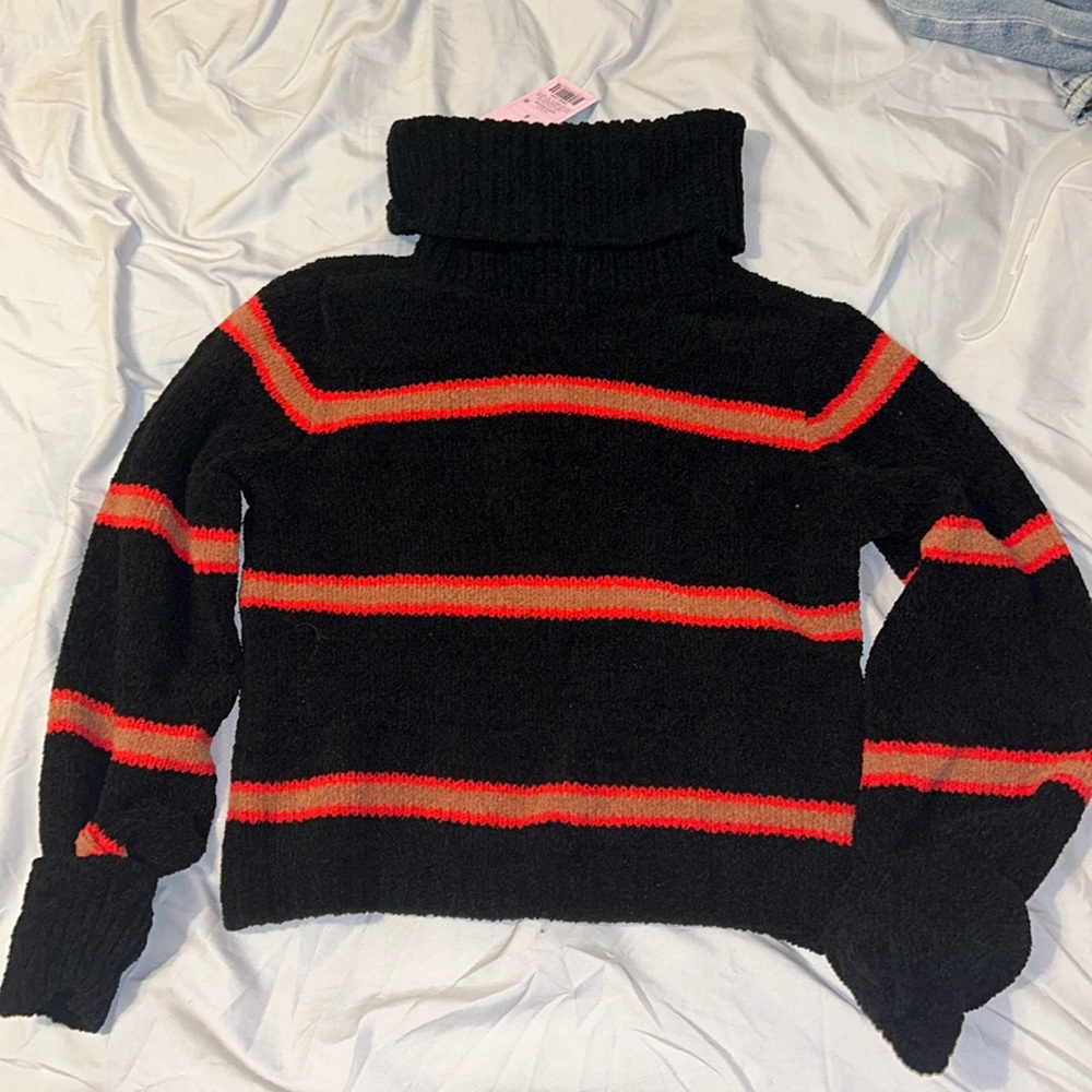 Cropped turtleneck sweater.